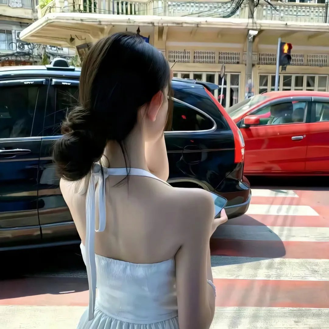 新婚夜,傻子老公抱紧了我